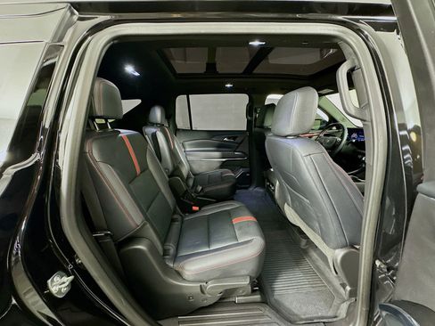 Used 2025 Chevrolet Traverse RS image 31