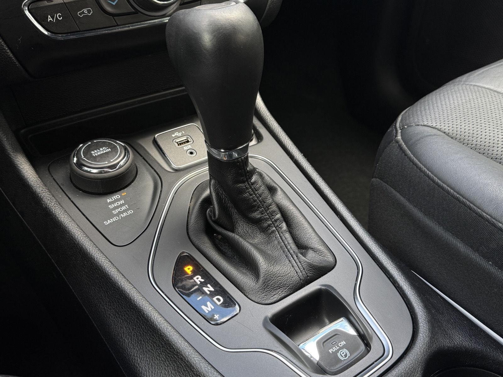 Used 2019 Jeep Cherokee High Altitude AWD/4WD image 38