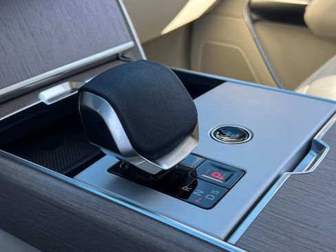 Used 2025 Land Rover Range Rover SE image 30