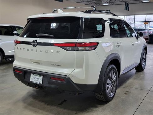 Used 2022 Nissan Pathfinder SV image 6