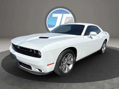 Used 2019 Dodge Challenger SXT w/ Driver Convenience Group RWD image 24