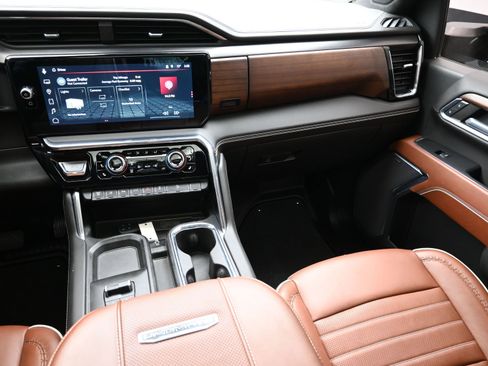 Used 2024 GMC Sierra 2500 Denali Ultimate image 39