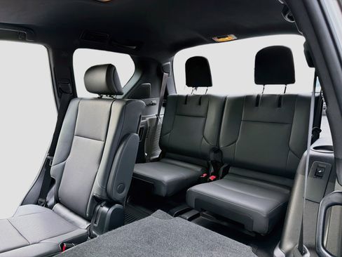 Used 2022 Lexus GX 460 Premium w/ Accessory Package AWD/4WD image 13