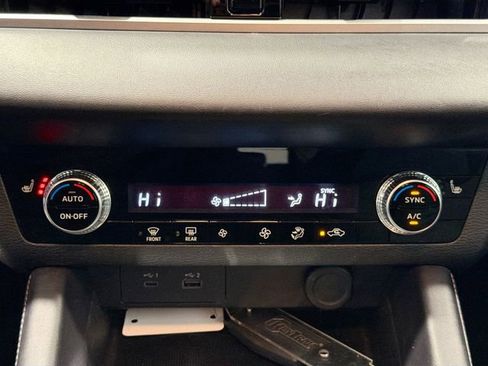 Used 2023 Mitsubishi Outlander SE FWD image 15