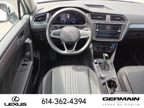 Used 2024 Volkswagen Tiguan SE AWD/4WD image 38