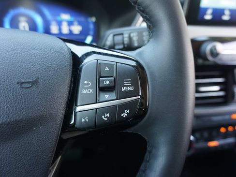 Used 2022 Ford Escape SEL w/ Technology Package FWD image 9