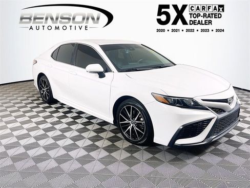 Used 2023 Toyota Camry SE image 1