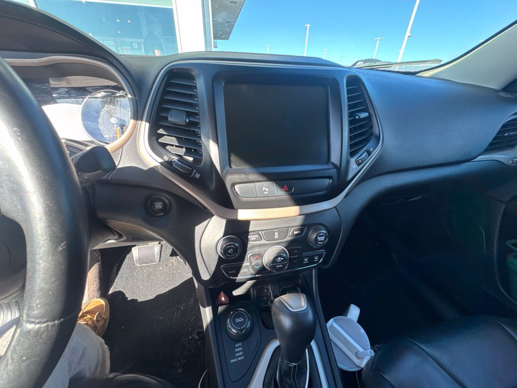 Used 2017 Jeep Cherokee Limited AWD/4WD image 17