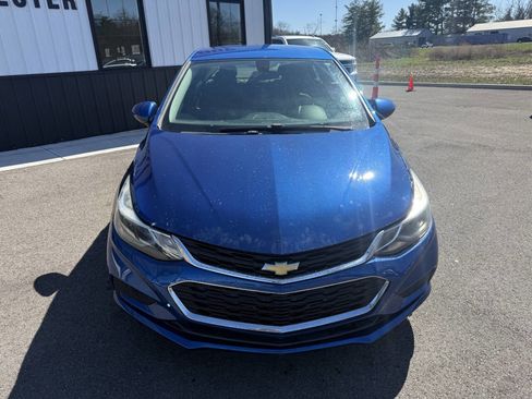 Used 2017 Chevrolet Cruze LT w/ Convenience Package image 3
