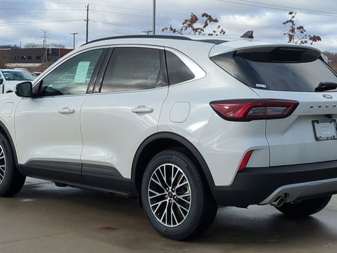 New 2026 Ford Escape SE image 3