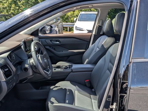 Used 2023 Nissan Rogue SL w/ SL Premium Package image 16