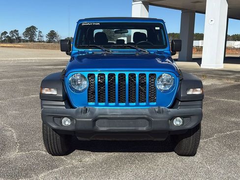 Used 2020 Jeep Gladiator Sport image 3