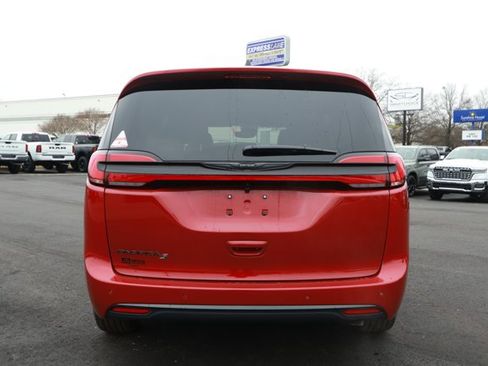 New 2026 Chrysler Pacifica Select w/ S Appearance Package image 7