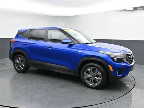 Used 2024 Kia Seltos LX image 3