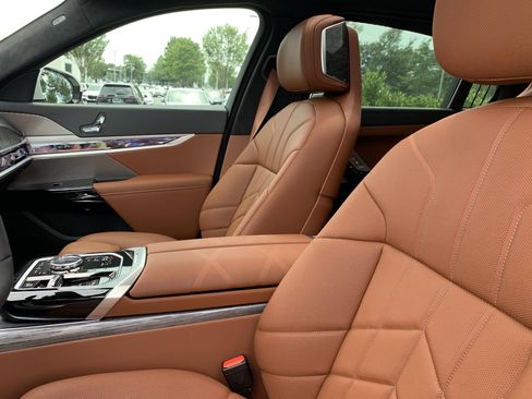 New 2025 BMW 750e xDrive image 15