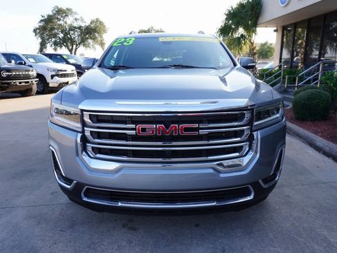 Used 2023 GMC Acadia SLE w/ Driver Convenience Package image 2