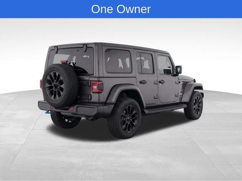 Used 2022 Jeep Wrangler Unlimited Sahara w/ Cold Weather Group AWD/4WD image 4