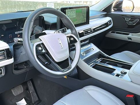 New 2026 Lincoln Aviator AWD image 15