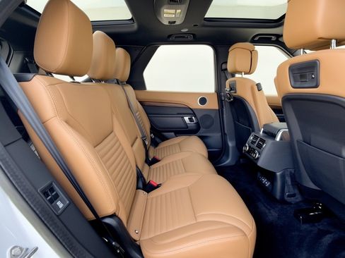 Used 2023 Land Rover Discovery HSE R-Dynamic AWD/4WD image 29