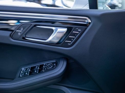 Used 2025 Porsche Macan image 35