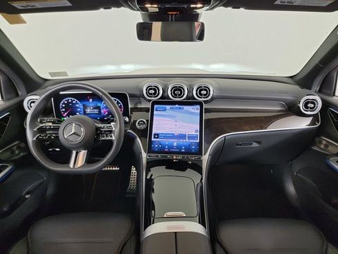Certified 2025 Mercedes-Benz GLC 300 4MATIC image 23