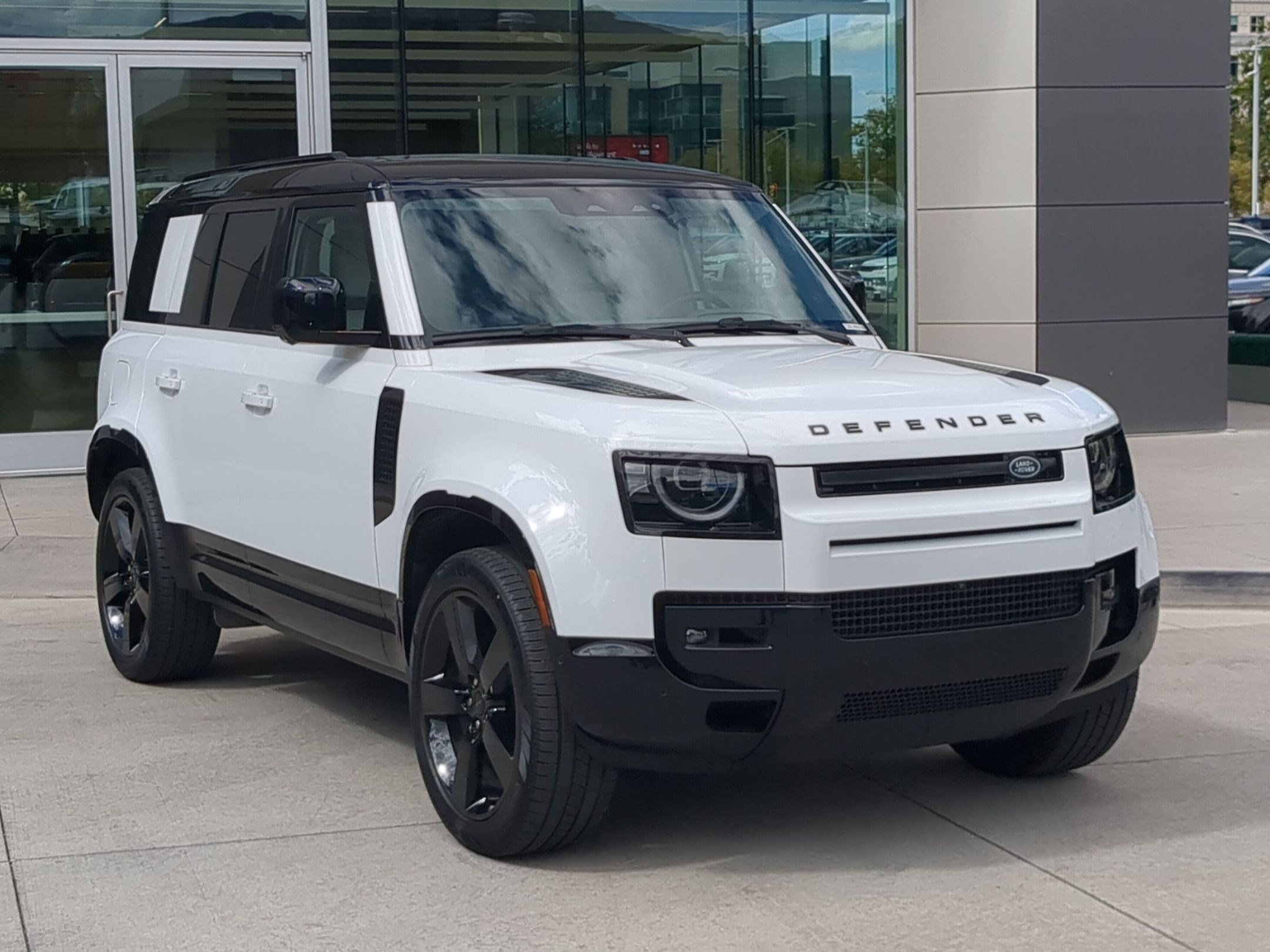Used 2026 Land Rover Defender 110 X-Dynamic SE AWD/4WD image 3