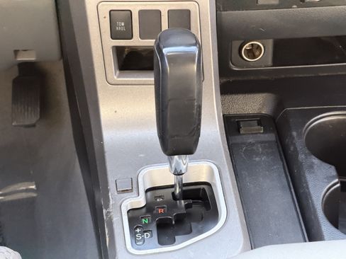Used 2010 Toyota Tundra 4x4 CrewMax image 17