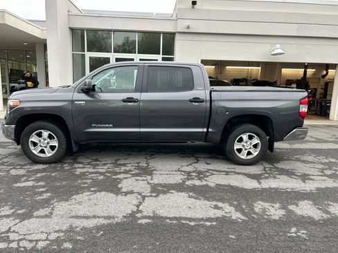 Used 2018 Toyota Tundra SR5 w/ SR5 Upgrade Package AWD/4WD image 2