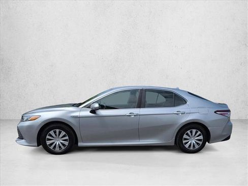 Used 2020 Toyota Camry LE FWD image 5