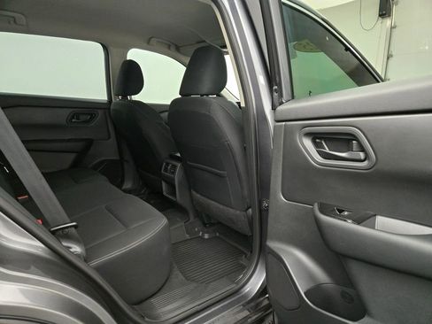 Used 2025 Nissan Rogue S image 29