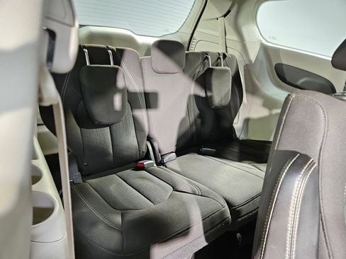 Used 2021 Chrysler Voyager L FWD image 34