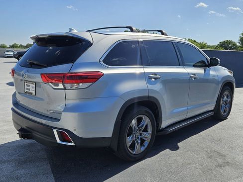 Used 2018 Toyota Highlander Limited Platinum image 12
