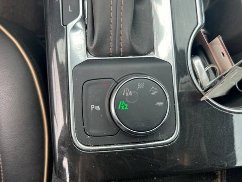 Used 2019 Chevrolet Blazer Premier AWD/4WD image 11