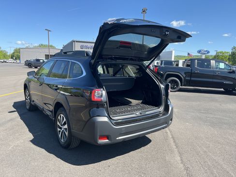 Used 2025 Subaru Outback Premium AWD/4WD image 8