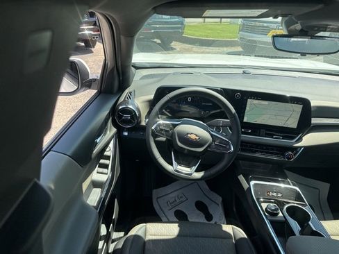 New 2026 Chevrolet Equinox LT w/ Convenience Package II image 27