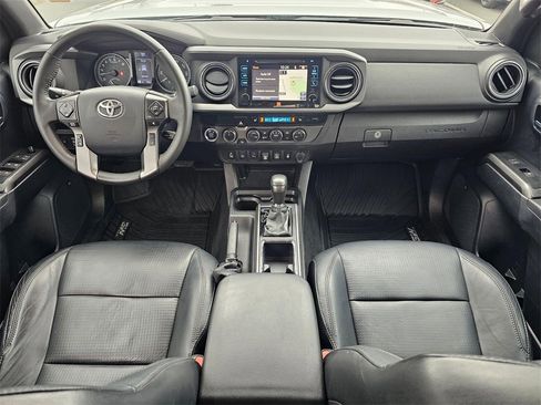 Used 2019 Toyota Tacoma TRD Sport image 14