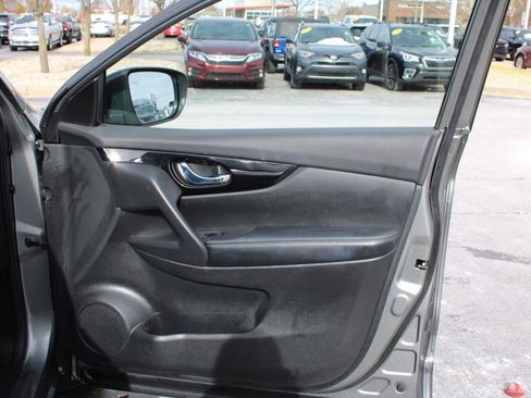 Used 2018 Nissan Rogue Sport SV image 22