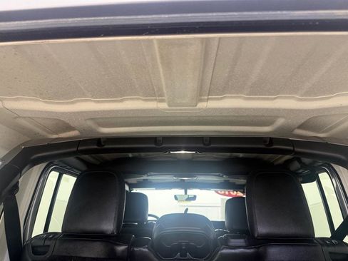 Used 2018 Jeep Wrangler Unlimited Sahara w/ Dual Top Group image 25