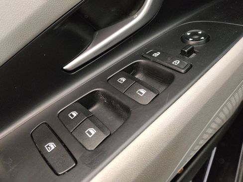 Used 2023 Hyundai Elantra Limited image 27