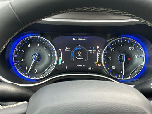 Used 2024 Chrysler Pacifica Touring-L image 24