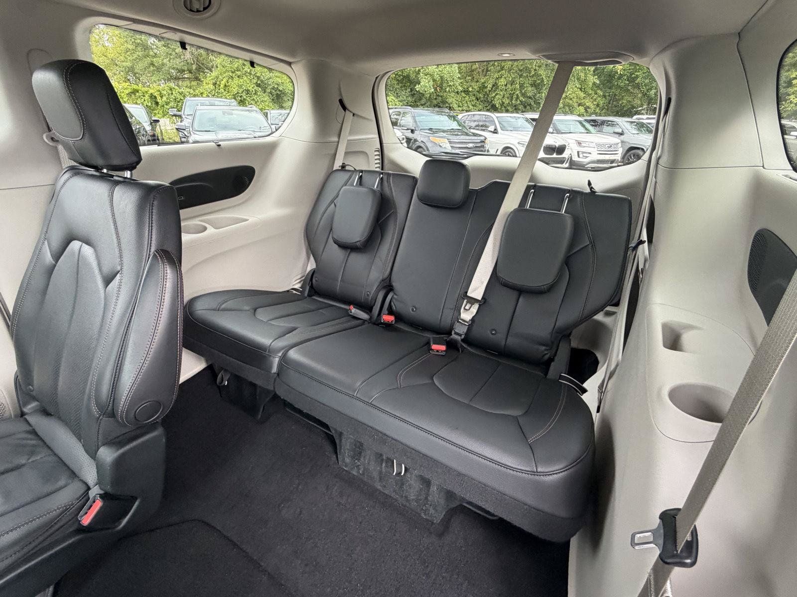 Used 2018 Chrysler Pacifica Touring-L Plus FWD image 22