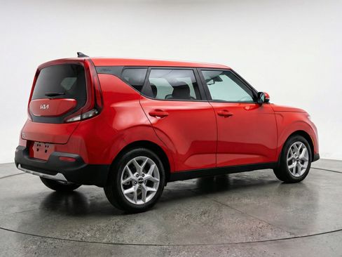 Used 2025 Kia Soul LX w/ LX Technology Package FWD image 9