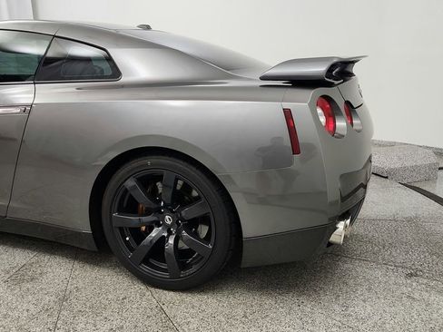 Used 2009 Nissan GT-R Premium AWD/4WD image 16