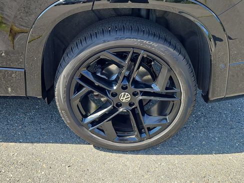 Certified 2026 Volkswagen Tiguan SE R-Line AWD/4WD image 8
