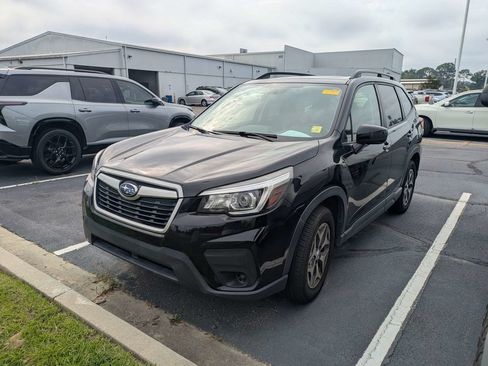 Used 2020 Subaru Forester Premium AWD/4WD image 3
