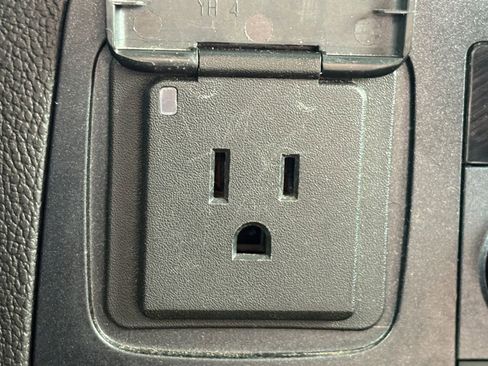 Used 2017 GMC Yukon XL Denali w/ Open Road Package image 2