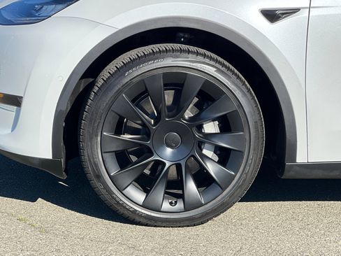 Used 2021 Tesla Model Y 2WD image 24