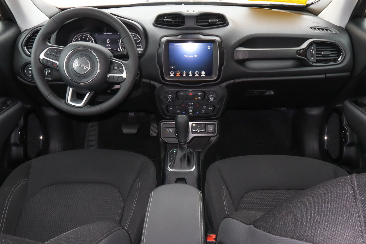 Used 2023 Jeep Renegade Altitude w/ Sun/Sound Group AWD/4WD image 10