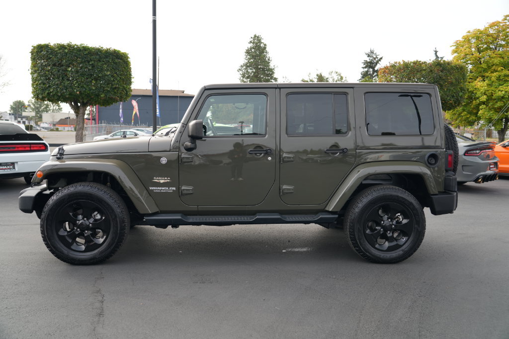 Used 2015 Jeep Wrangler Unlimited Sahara w/ Connectivity Group AWD/4WD image 10