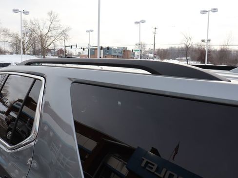 Used 2023 Chevrolet Traverse LT image 29